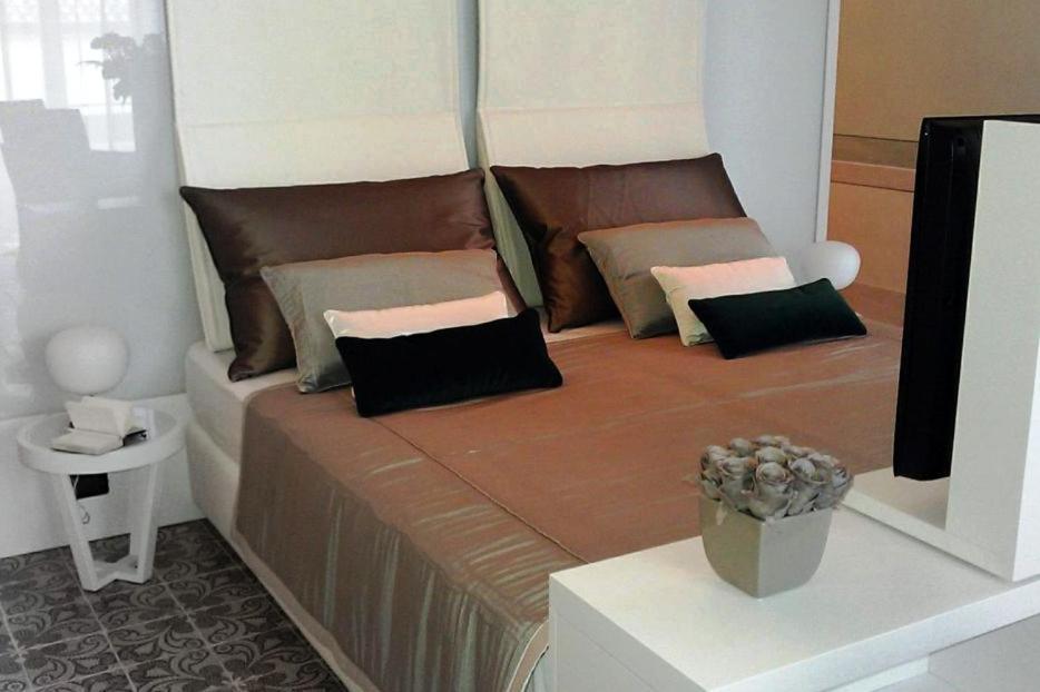 Hotel Palazzo Fortunato Сант'Агата-ди-Милите Номер фото
