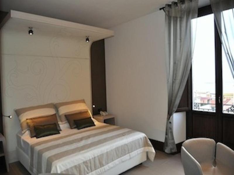 Hotel Palazzo Fortunato Сант'Агата-ди-Милите Номер фото